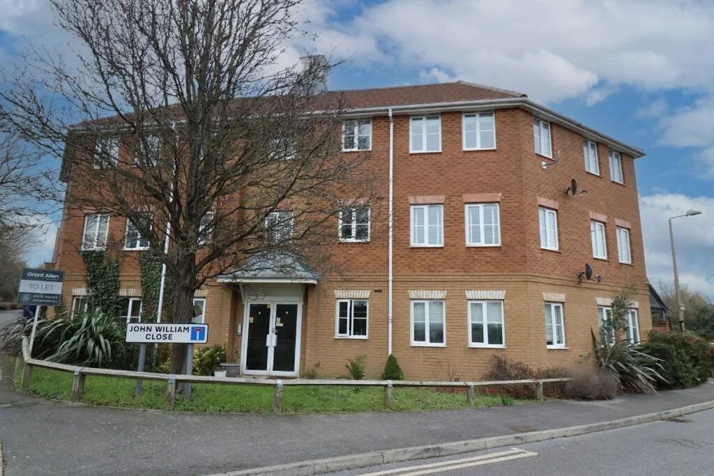 Flat Lancaster Road in Grays