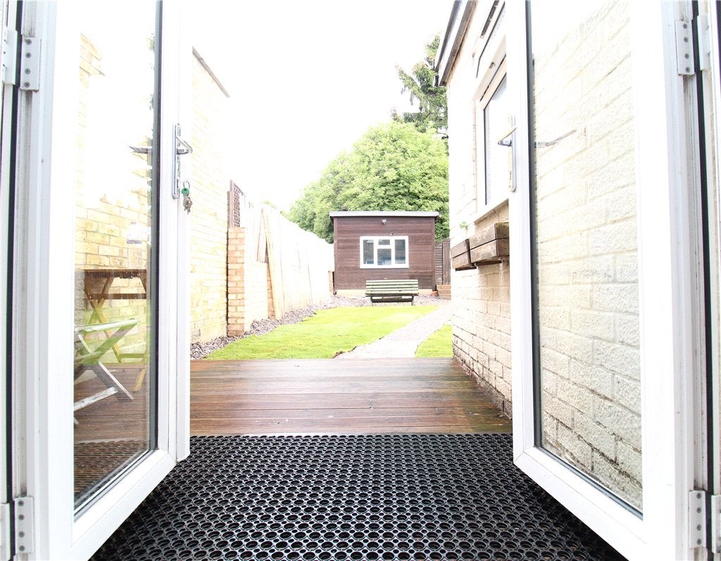 Flat Carlyle Road in Greater London