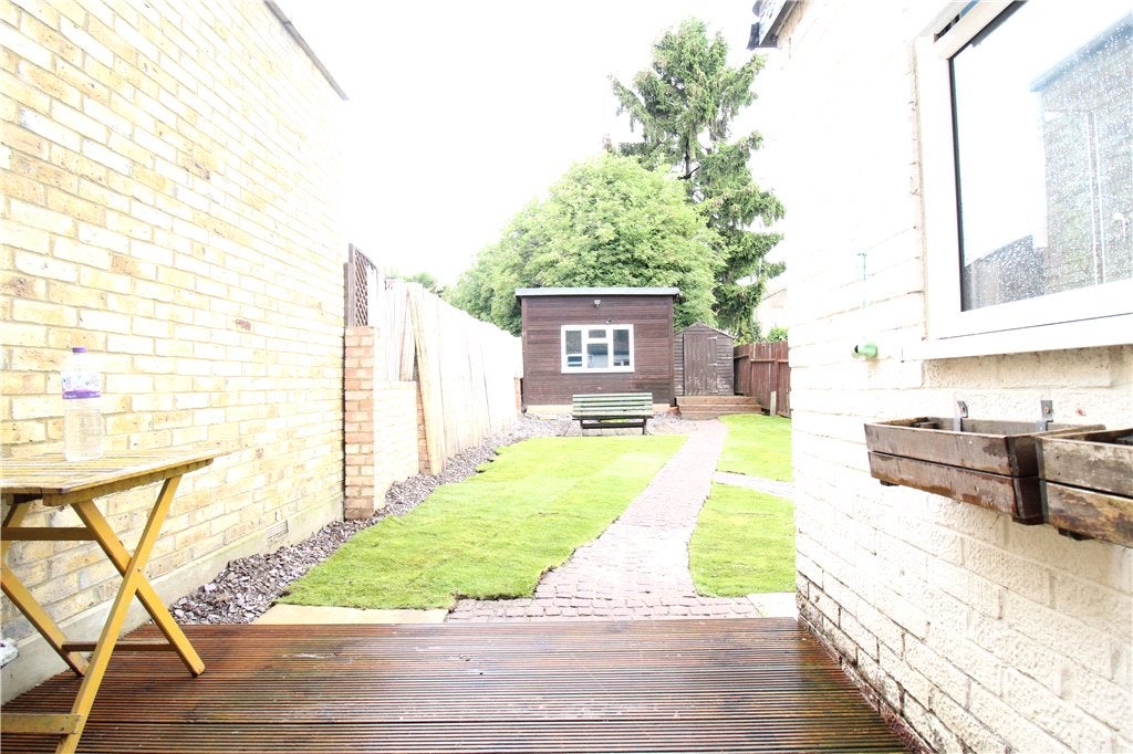 Flat Carlyle Road in Greater London