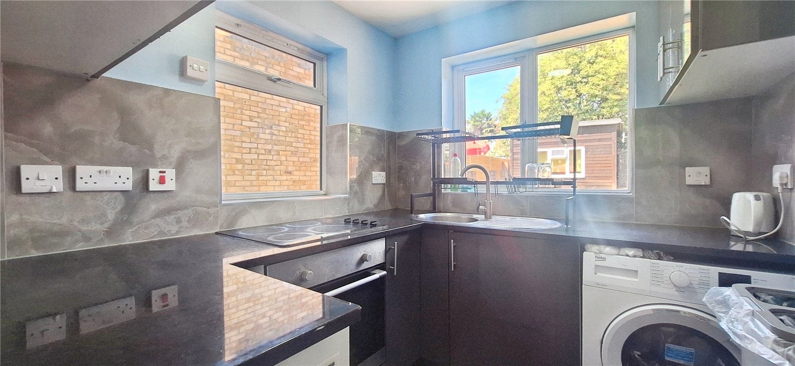 Flat Carlyle Road in Greater London