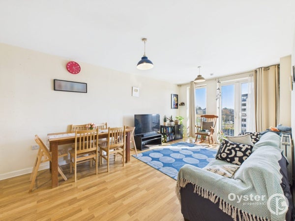 Flat Northolt Road in London