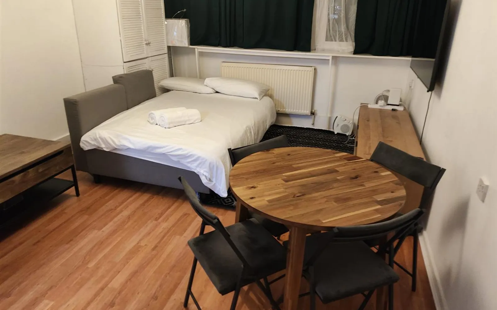 Flat Watkinson Road in Greater London