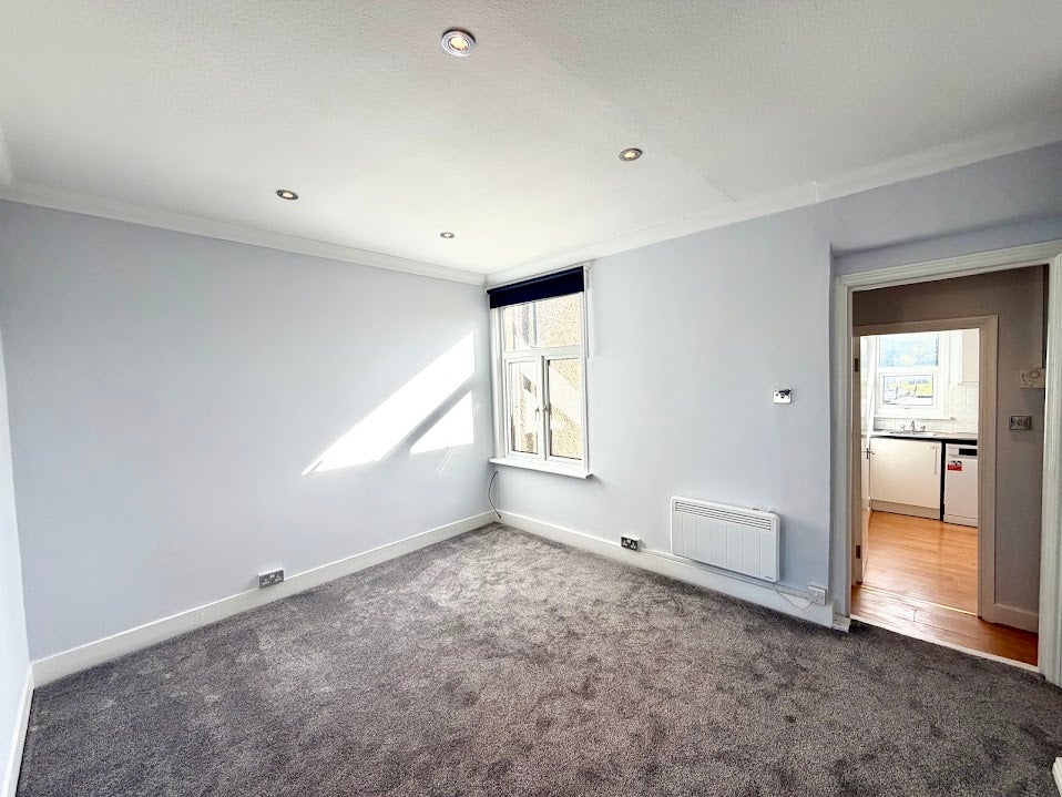 Flat Merivale Road in Greater London