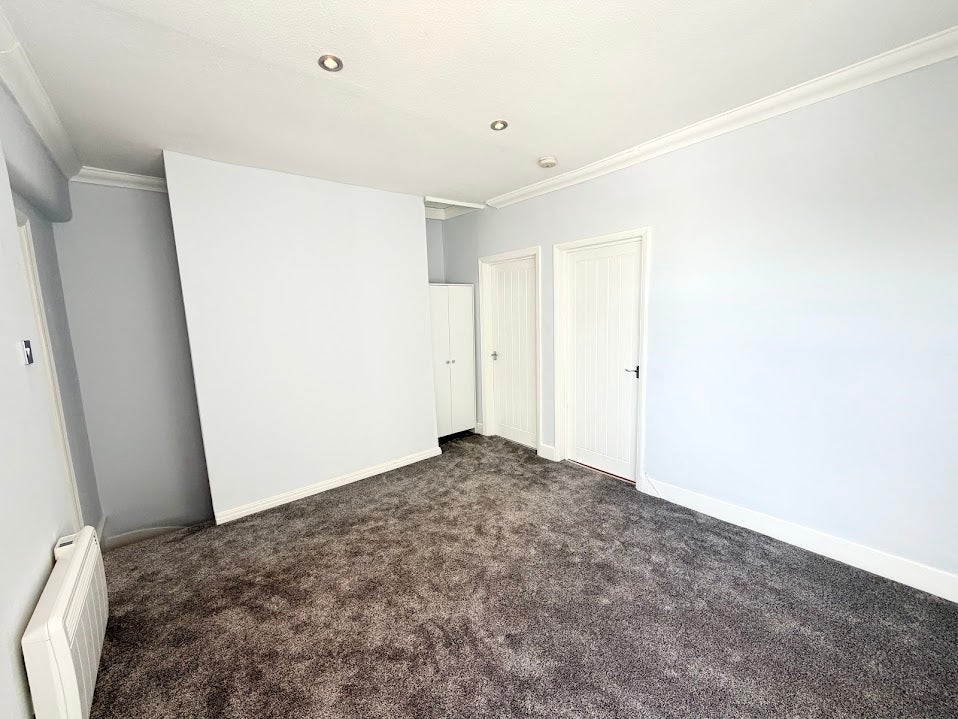 Flat Merivale Road in Greater London