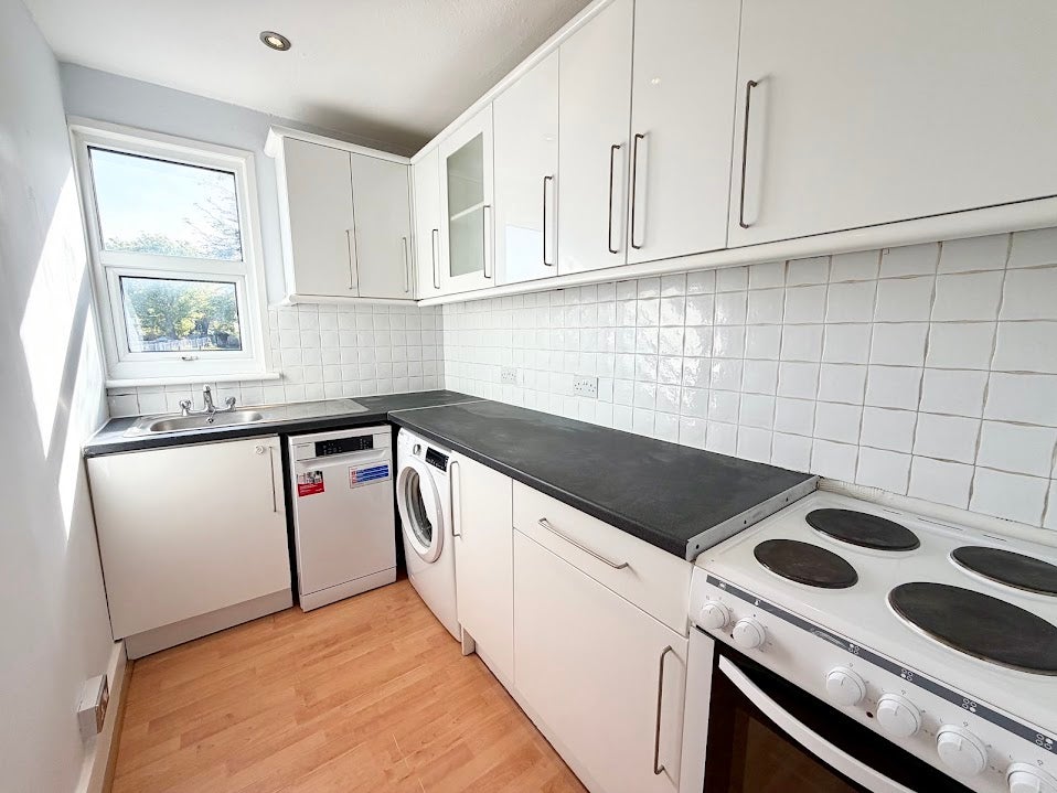 Flat Merivale Road in Greater London
