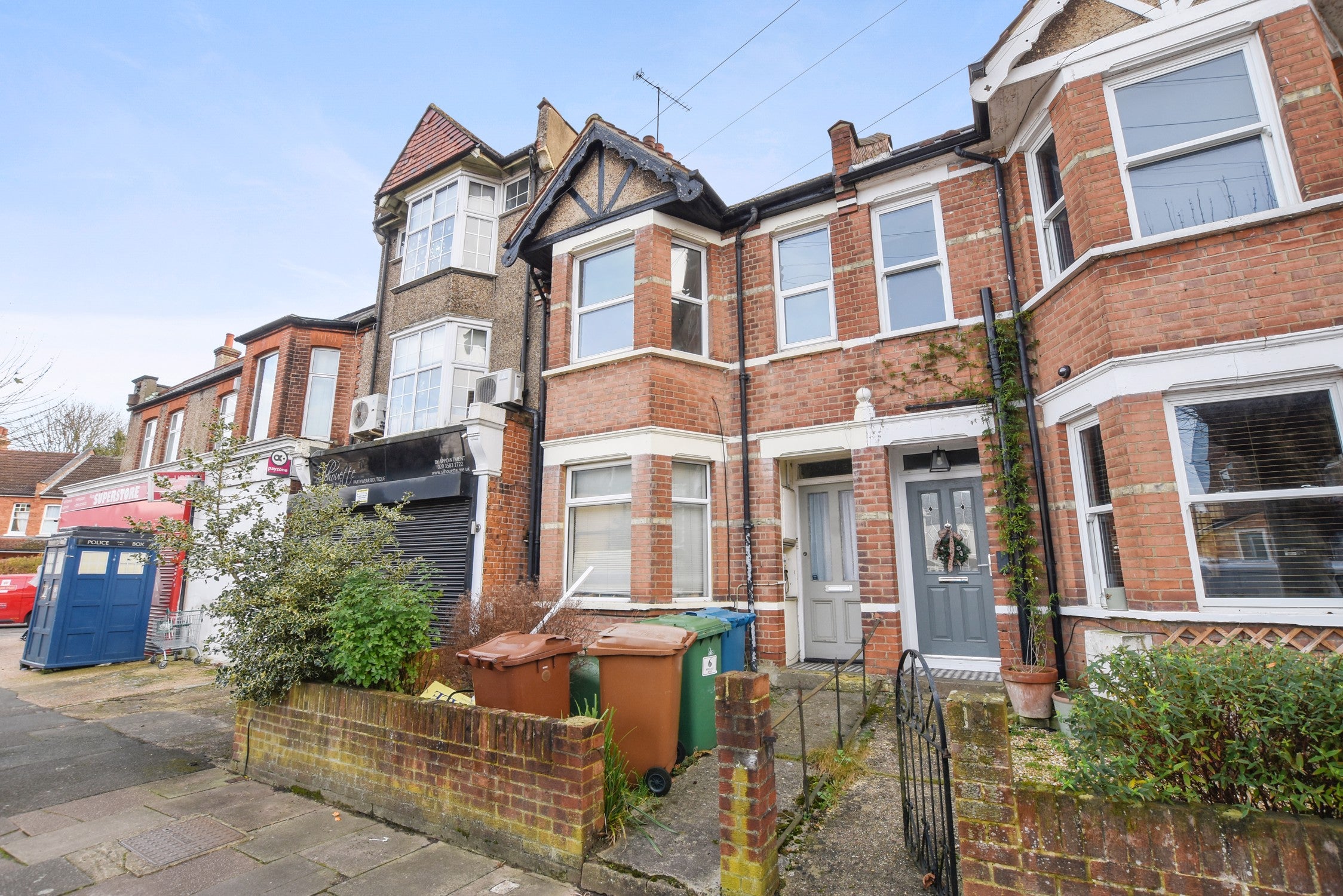 Flat Merivale Road in Greater London