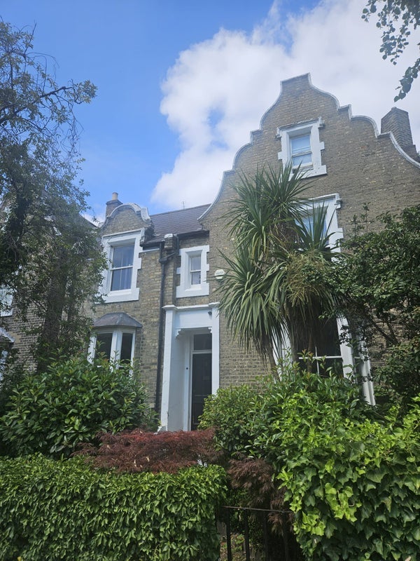 Room De Beauvoir Square in Greater London