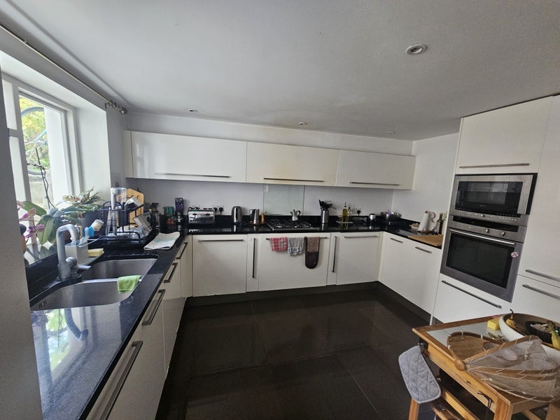 Room De Beauvoir Square in Greater London