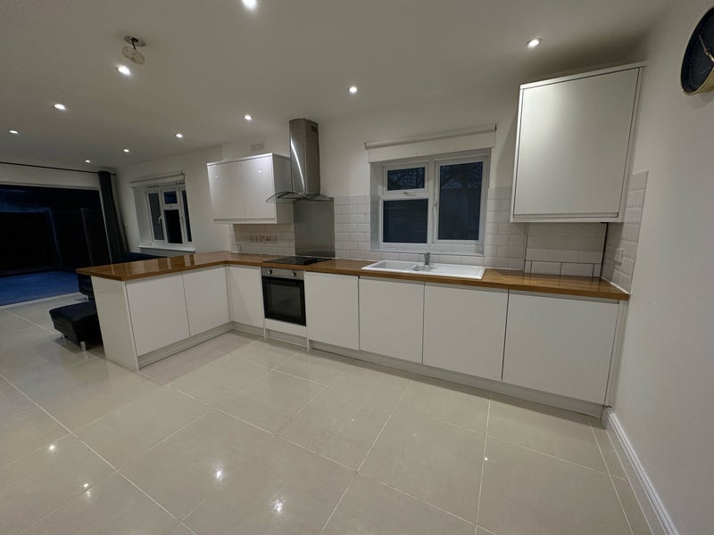 Flat Fernlea Road in Greater London