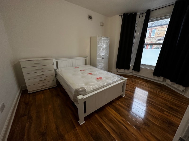 Flat Fernlea Road in Greater London