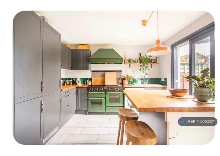 Room Devenay Road in Greater London