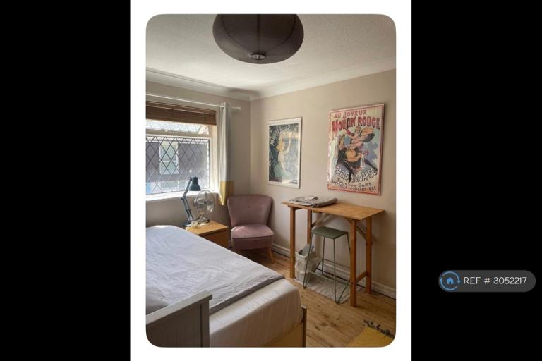Room Devenay Road in Greater London
