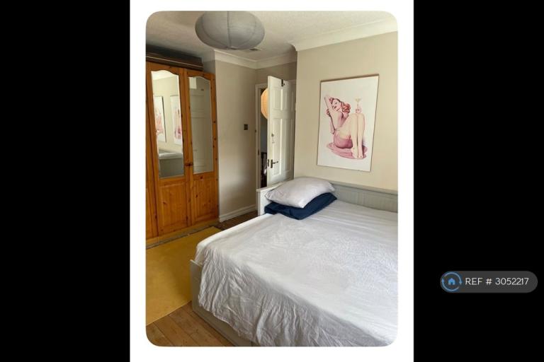 Room Devenay Road in Greater London