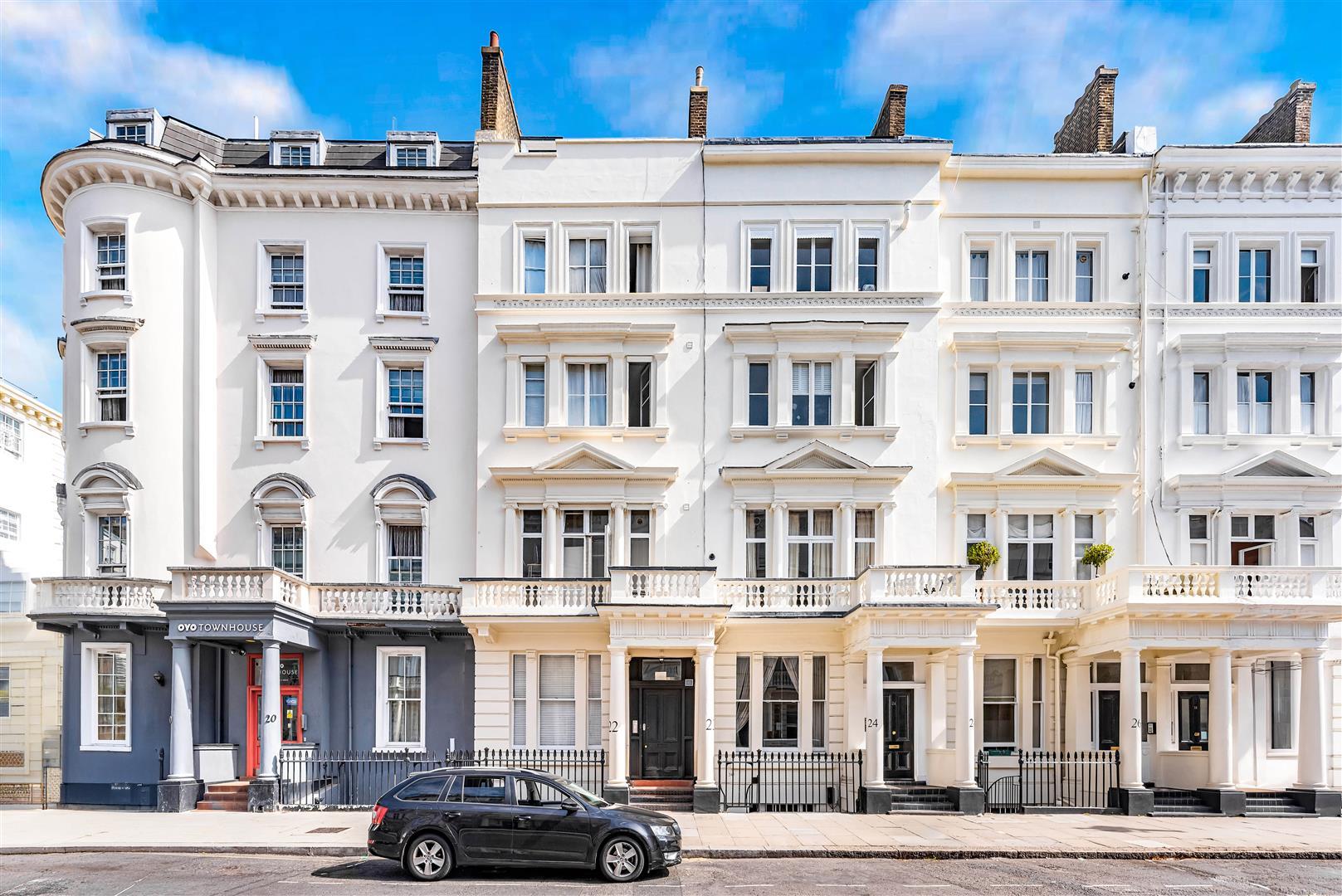Flat St George's Drive in City of Westminster