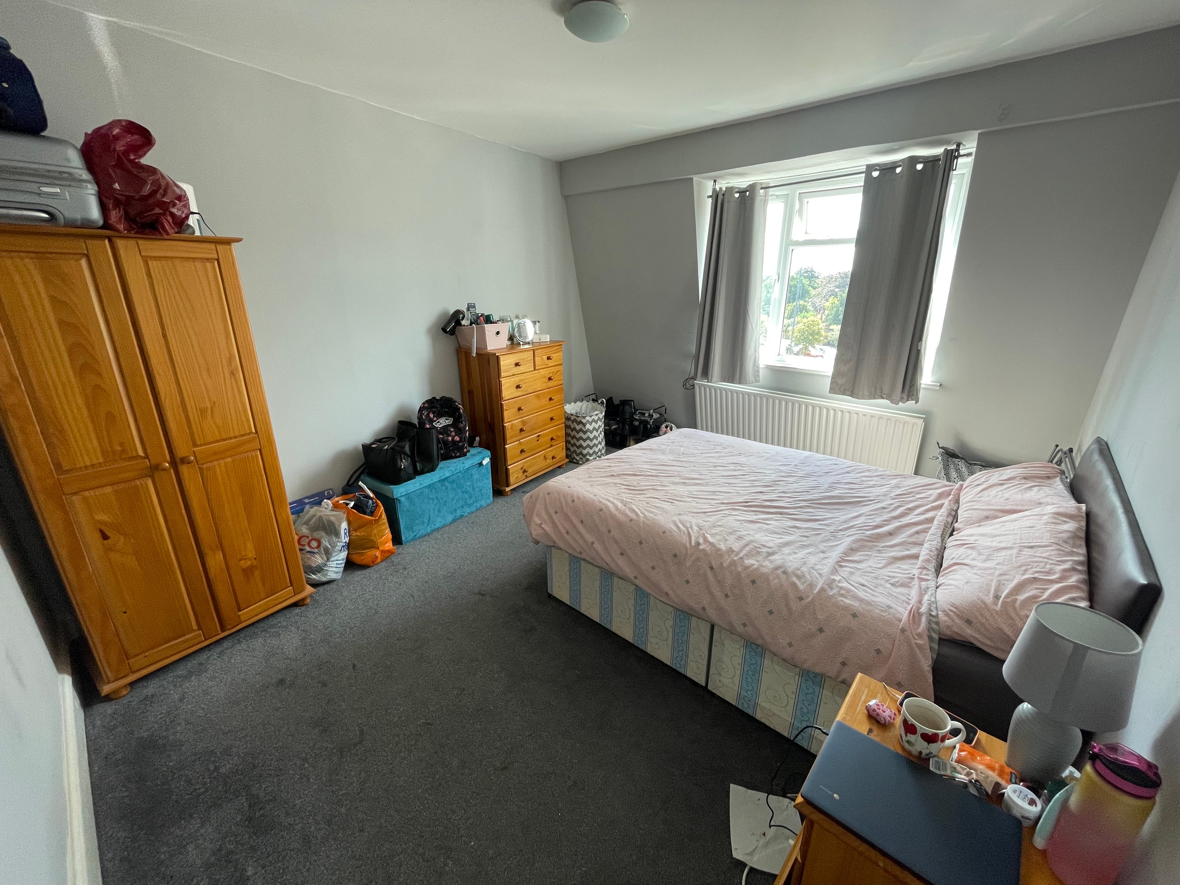 Flat Gunnersbury Avenue in Greater London