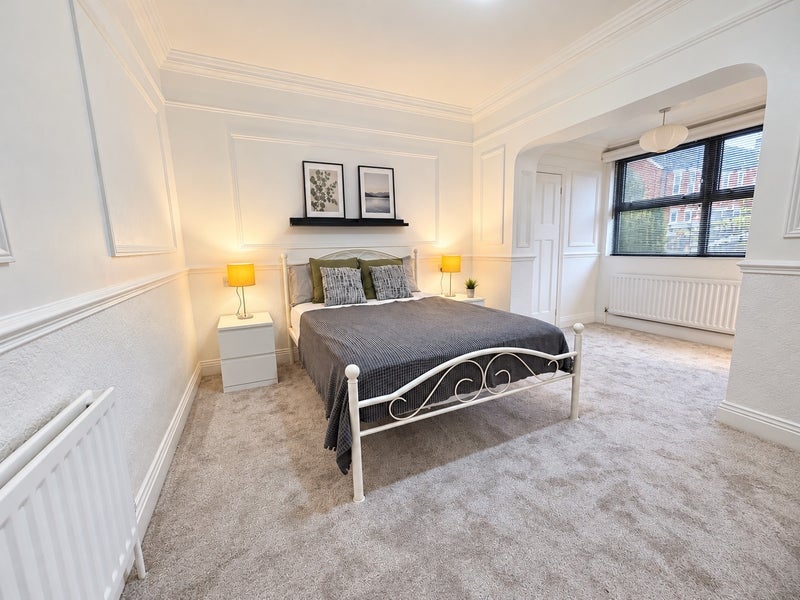 Room Wimborne Road in Poole