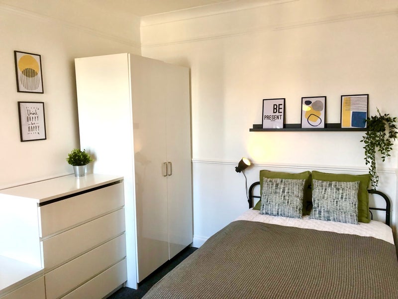 Room Wimborne Road in Poole