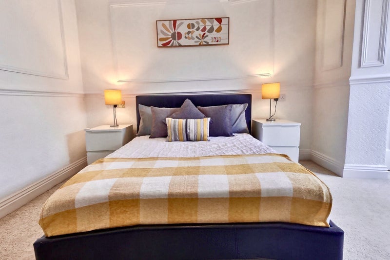 Room Wimborne Road in Poole