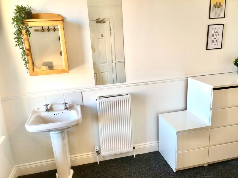 Room Wimborne Road in Poole