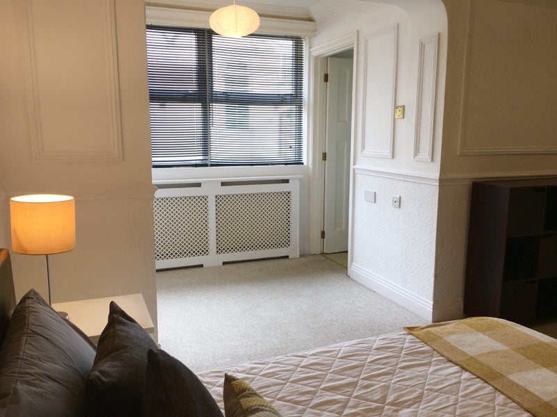 Room Wimborne Road in Poole