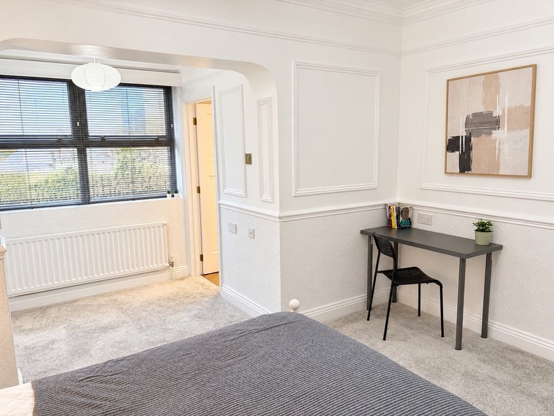 Room Wimborne Road in Poole