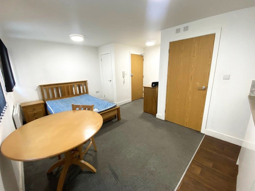 Flat Paradise Street in Portsmouth