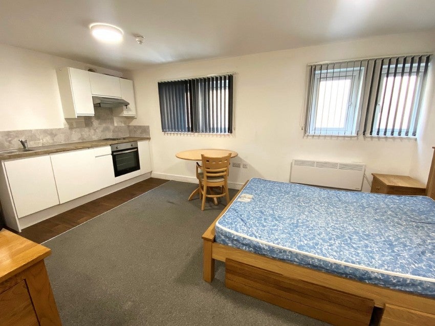 Flat Paradise Street in Portsmouth