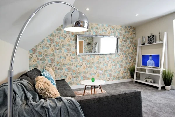 Flat Triangle West in Bristol