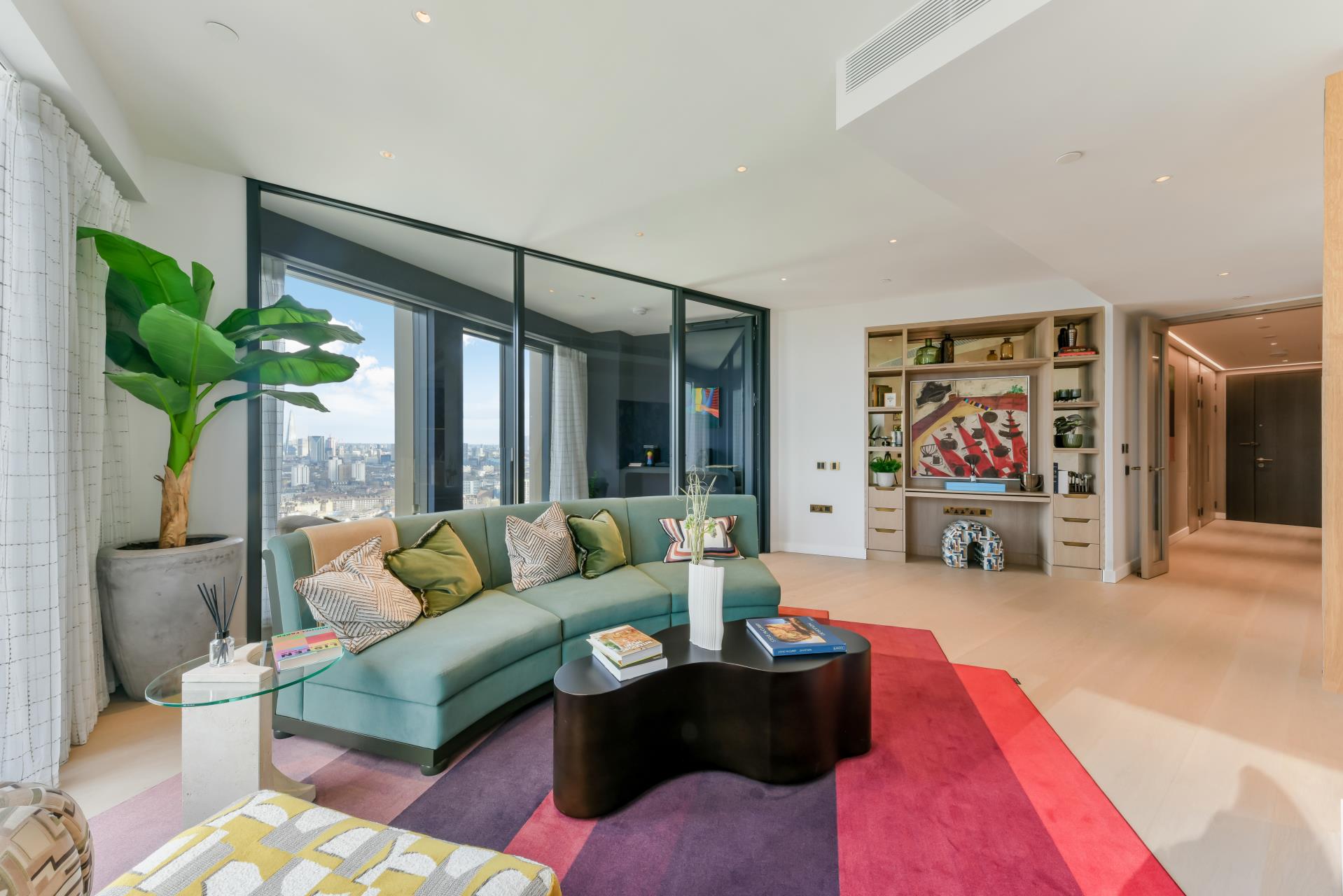 Flat Nine Elms Lane in Greater London