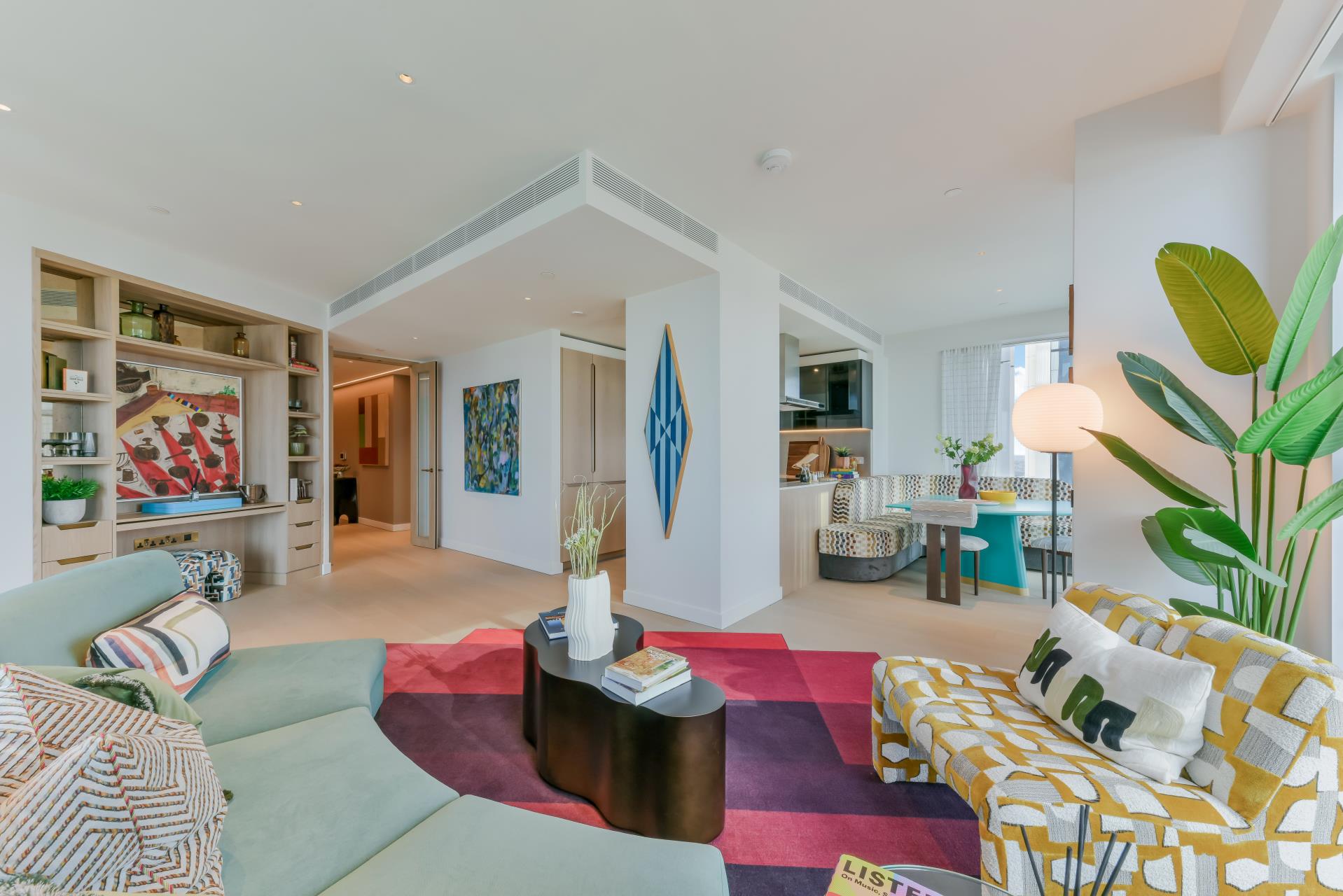Flat Nine Elms Lane in Greater London
