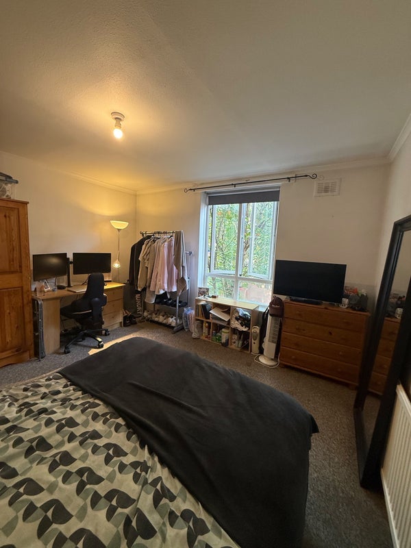 Room Wrights Green in Greater London