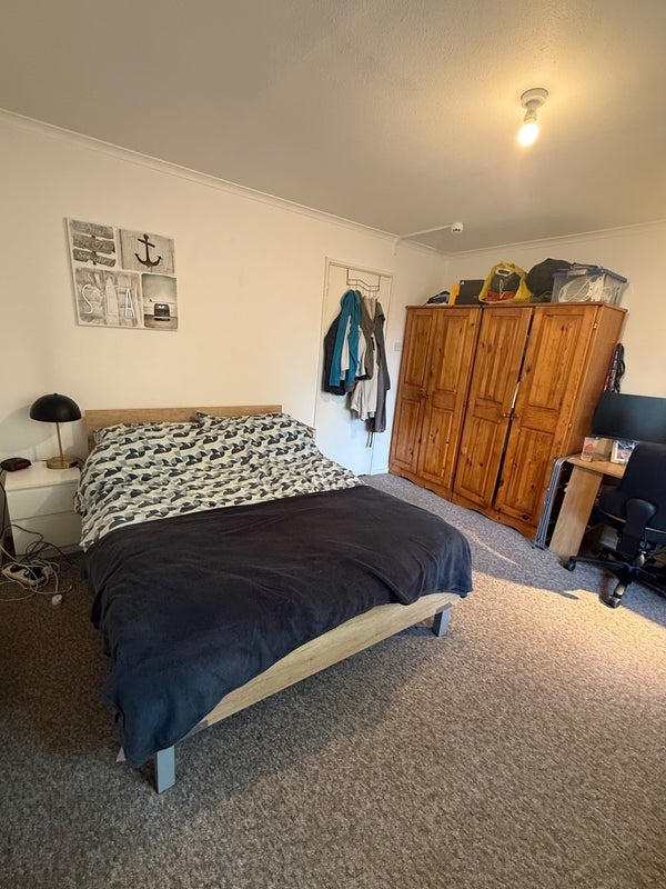Room Wrights Green in Greater London