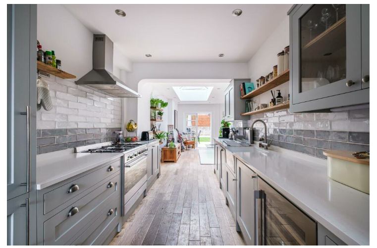 Room Studd Street in Greater London