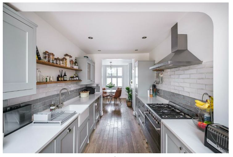 Room Studd Street in Greater London
