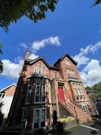 Flat Cavendish Road in Salford