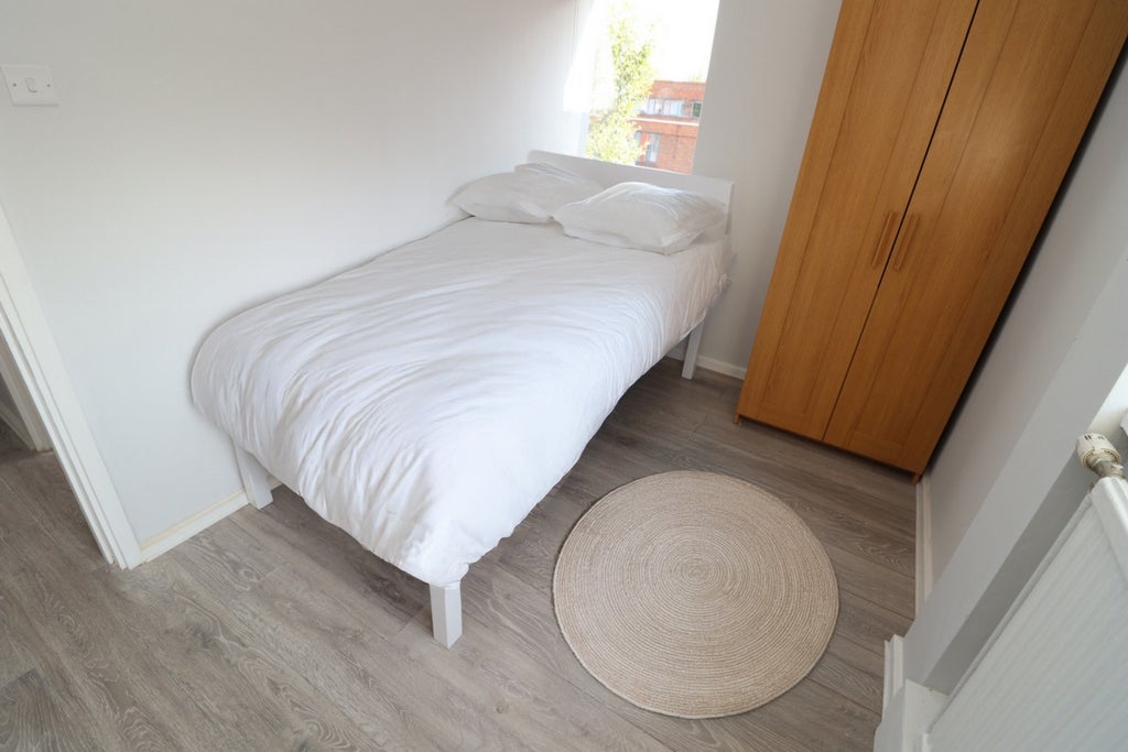 Room Globe Road in Greater London