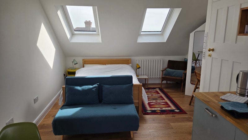 Room Keswick Gardens in Greater London