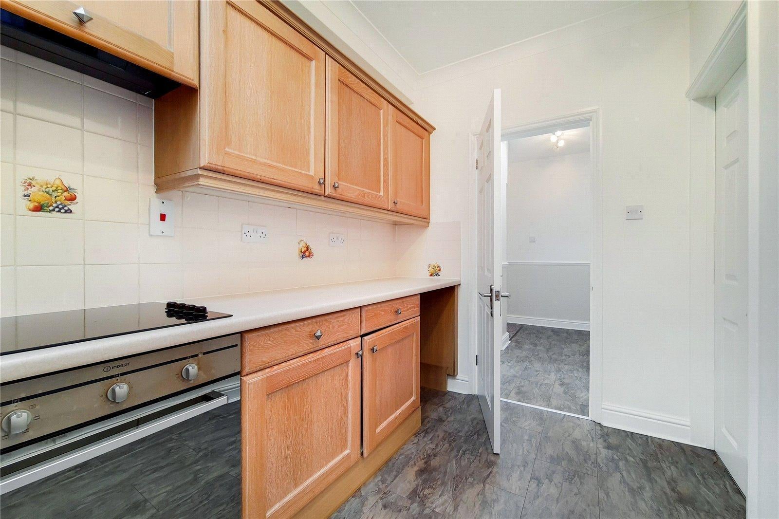 Flat Elgin Avenue in City of Westminster