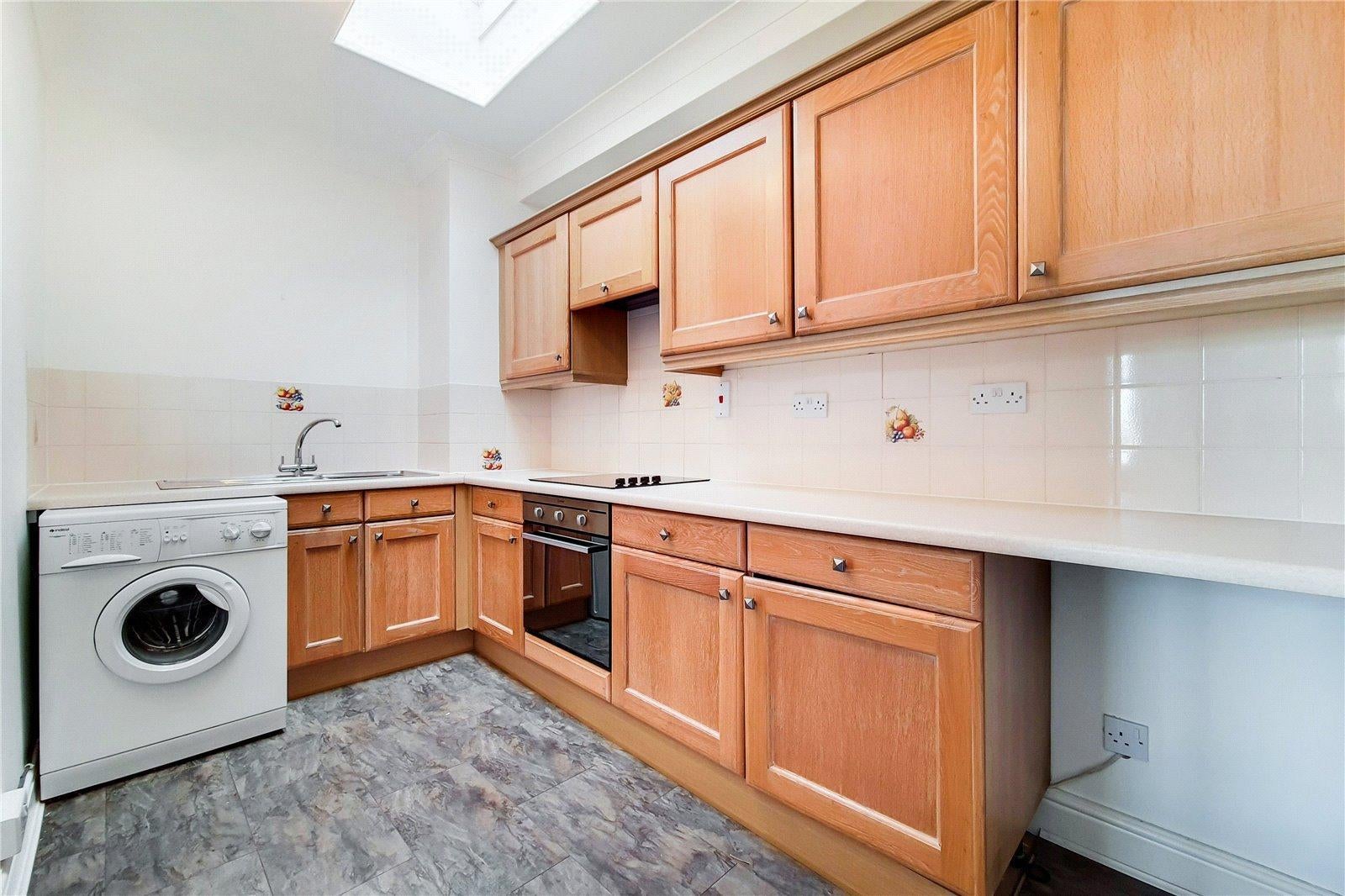 Flat Elgin Avenue in City of Westminster