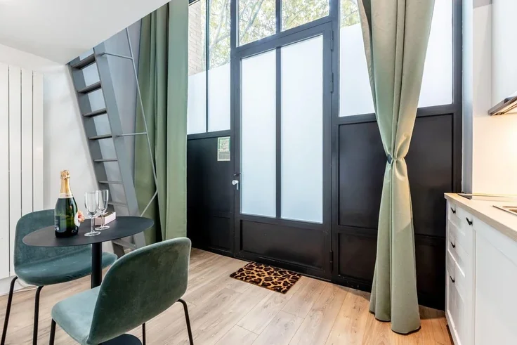 Flat Boulevard Brune in Paris