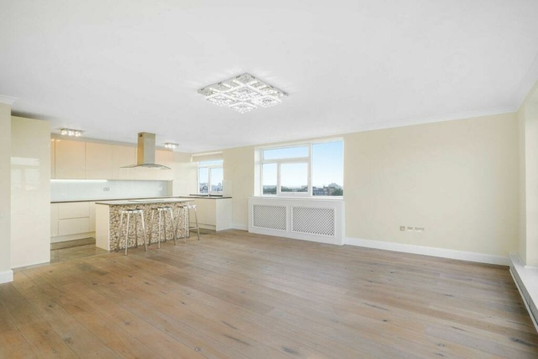 Flat Queensmead in Greater London