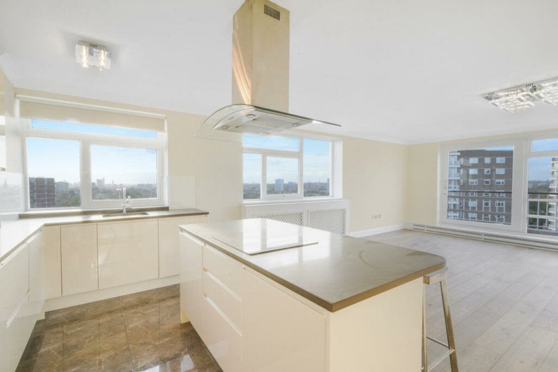 Flat Queensmead in Greater London