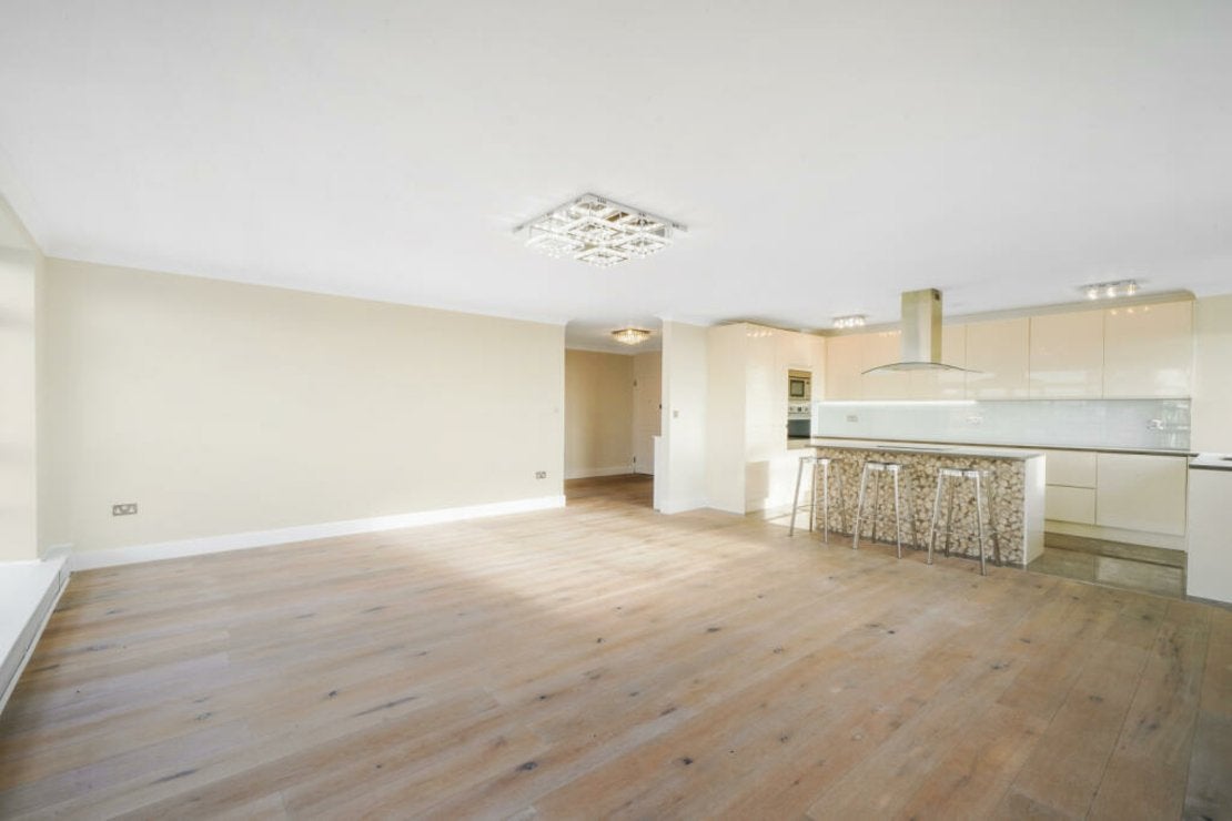 Flat Queensmead in Greater London