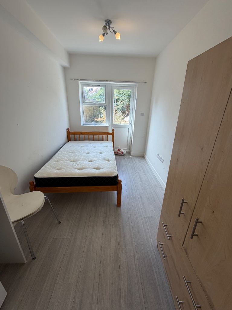 Room Dormer's Wells Lane in Greater London