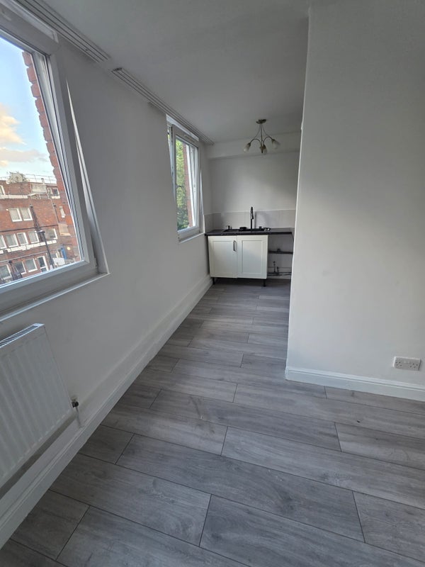 Room Tanners End Lane in Greater London