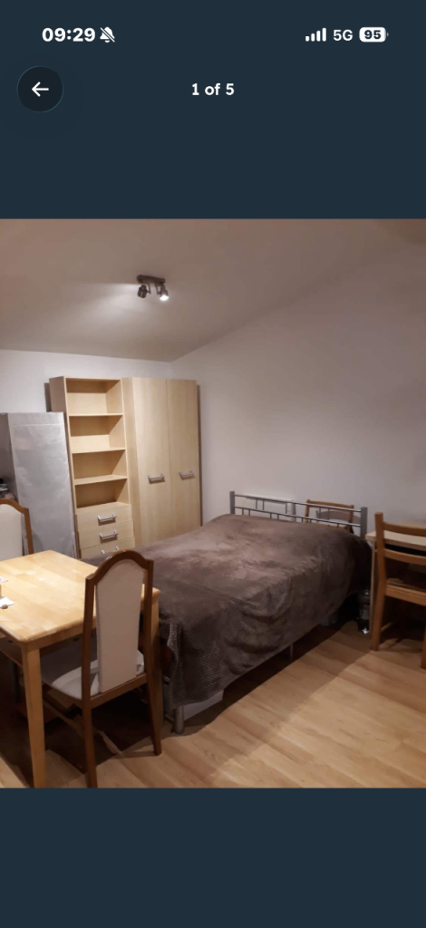 Flat Warrington Avenue in Slough