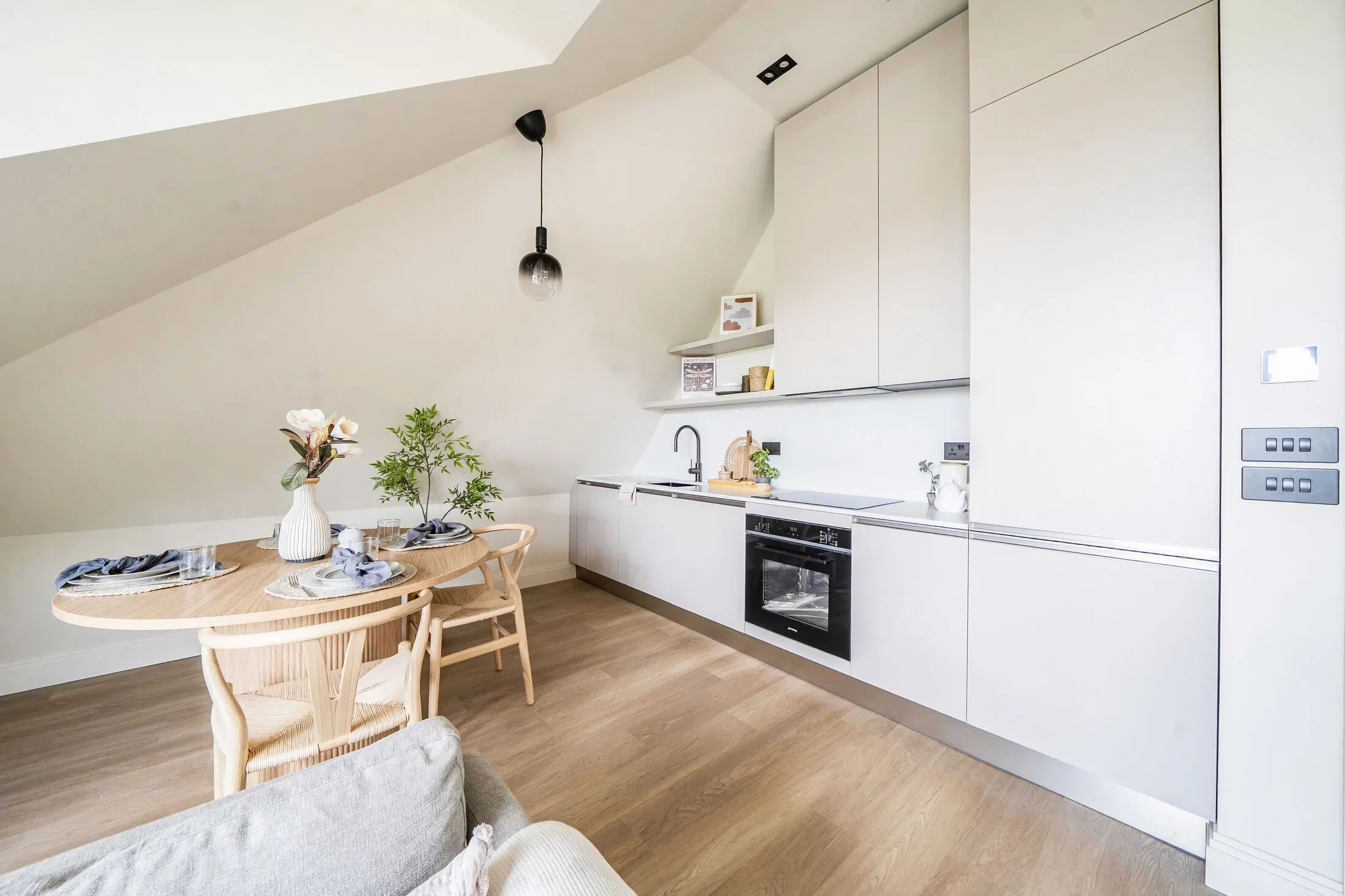 Flat Creswick Road in Greater London