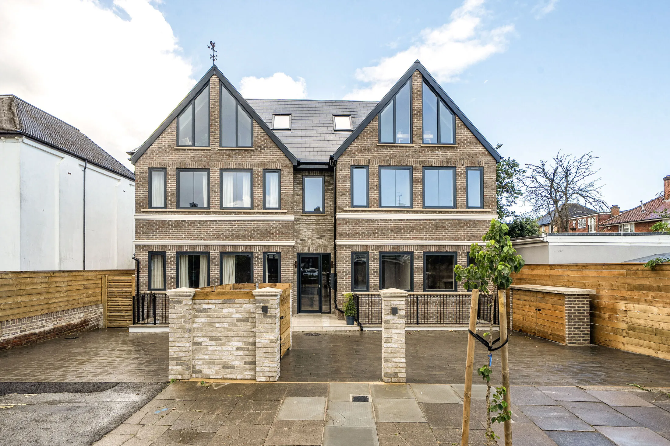 Flat Creswick Road in Greater London