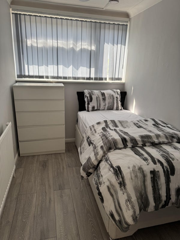 Room Spains Hall Place in Basildon
