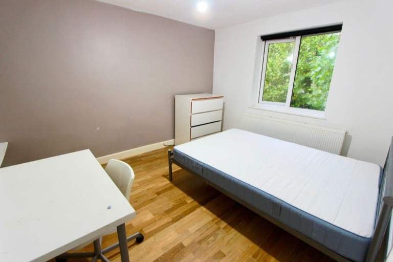 Room Alma Road in Greater London